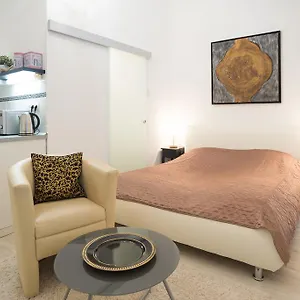 Claudia Apartmán